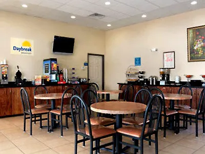 Days Inn By Wyndham N.W. Medical Center 